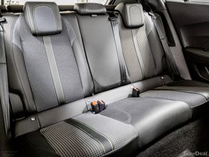 Peugeot 2008 E-GT 50kWh 136HP - Image 4