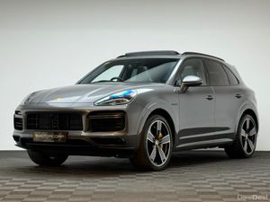 Porsche Cayenne TURBO S 4.0 V8 PHEV 671HP *PAN ROO - Image 3