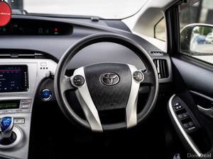 2015 Toyota Prius Hybrid Auto - Image 3
