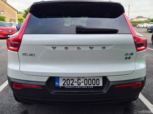 Volvo XC40 R-Design 2020 2.0L Petrol Hybrid - Image 4