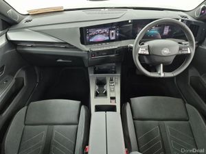 Opel Astra Tourer GS 1.5 Diesel Automatic - Image 4