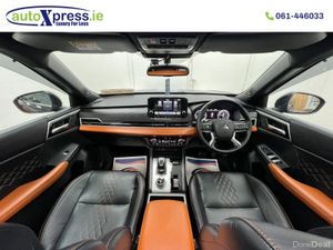 Mitsubishi Outlander PHEV 4WD, 7 Seats, Ultra low - Image 2