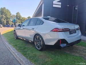 BMW 5-Series 530e M Sport Saloon - Image 3