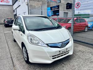 Honda fit hybrid 2013 - Image 2