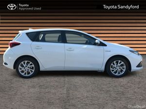 Toyota Auris HYBRID BUSINESS AUTO // SAT-NAV // RE - Image 3