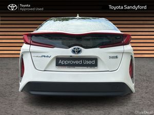 Toyota Prius PLUG IN HYBRID AUTOMATIC // LEATHER H - Image 4