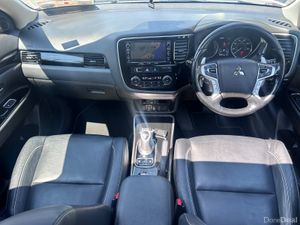 2016 MITSUBISHI OUTLANDER HYBRID TOP SPEC - Image 2