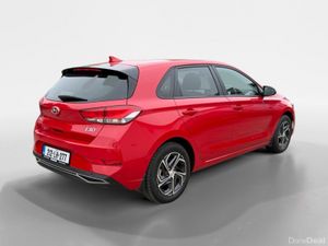 Hyundai i30 Diesel Deluxe - Image 4