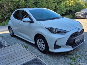 Toyota Yaris 1.5 Hybrid - Image 2