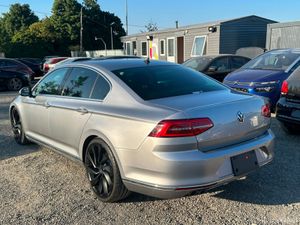 Volkswagen Passat 2.0L Diesel TDI ELEGANCE LINE - - Image 4