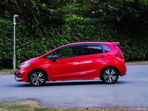2018 Honda Fit 1.5 Petrol Hybrid Auto Top Spec GP5 - Image 3