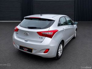 Hyundai i30 DIESEL HATCHBACK - Image 3