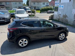 Nissan Qashqai High spec inc pan roof - Image 2