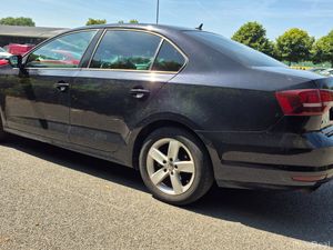 172 Volkswagen Jetta 2.0TDI LOW KM - Image 4