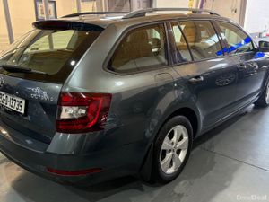 Skoda Octavia 1.6TDI Combi AMB/ FINANCE AVAILABLE - Image 4
