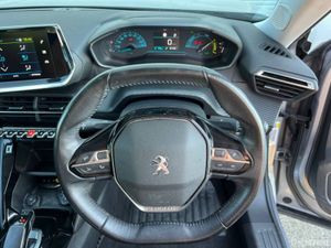 Peugeot 2008 E-ACTIVE PACK 50KWH // SERVICE HISTOR - Image 4