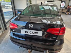 18 VOLKSWAGEN JETTA HIGHLINE 2.0 DIESEL AUTOMATIC - Image 3