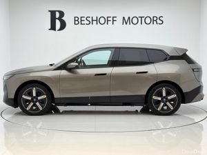 BMW iX 40 M-SPORT X-DRIVE=LOW MILES//HUGE SPEC//AS - Image 4