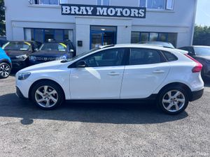 2014 VOLVO V40 1.6d CROSS COUNTRY SE LUX AUTO - Image 3