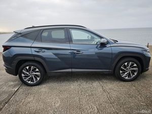 Hyundai Tucson ix35 Executive 5DR - Image 2