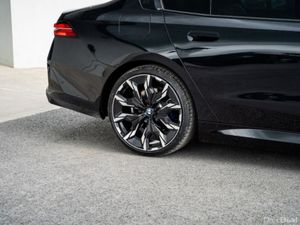 BMW 5-Series 530E M SPORT - Image 4