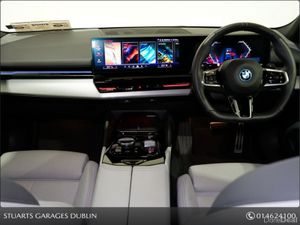 BMW 5-Series 530e M-SPORT PHEV: TANZANITE BLUE WIT - Image 4