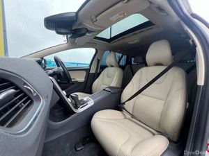 Volvo V60 D4 CLASSIC 2.0 D // OPENING SUNROOF // L - Image 2