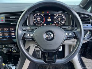 Volkswagen Golf HIGHLINE 2.0 TDI ** HUGE SPEC ** / - Image 4