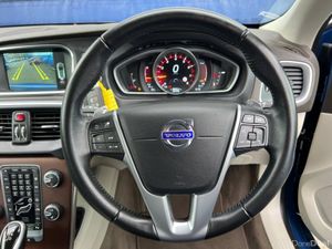 Volvo V40 T3 1.5 ** BIG SPEC ** // LOW MILEAGE // - Image 4