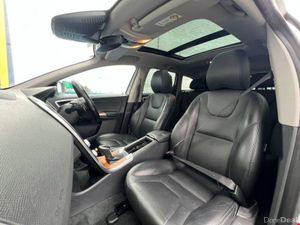 Volvo XC60 D4 CLASSIC 2.0 D // OPENING PAN ROOF // - Image 2