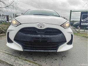 Toyota Yaris 1.0 AUTO/€69 A WEEK - Image 2