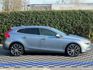 Volvo V40 D4 2.0 D // REVERSE CAMERA // LEATHER PO - Image 2