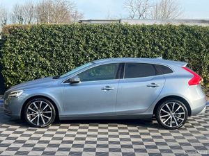 Volvo V40 D4 2.0 D // REVERSE CAMERA // LEATHER PO - Image 3