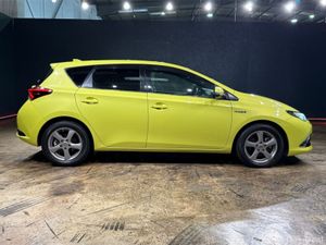 Toyota Auris 1.8 AUTOMATIC - HYBRID - ALLOY WHEELS - Image 3