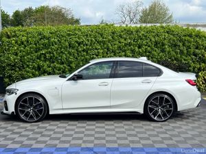 BMW 3-Series 330e M-SPORT COMPETITION 2.0 HYBRID / - Image 3