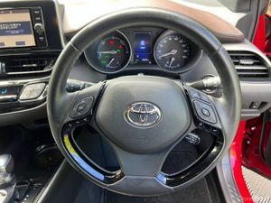 Toyota C-HR 1.8 HYBRID AUTO // FULL SERVICE HISTOR - Image 4