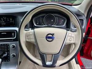 Volvo V60 D4 2.0 D // 17" ALLOYS // ADAPTIVE CRUIS - Image 4