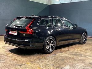 Volvo V90 RECHARGE T6 PLUS AWD - 360 REVERSE CAMER - Image 4