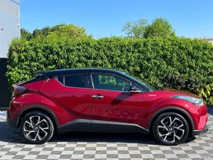 Toyota C-HR 1.8 HYBRID AUTO // HEATED HALF LEATHER - Image 2