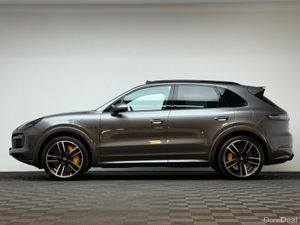 Porsche Cayenne TURBO S 4.0 V8 PHEV 671HP *PAN ROO - Image 4