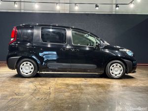 Toyota Sienta 1.5 HYBRID AUTOMATIC 7 SEATER - POWE - Image 3