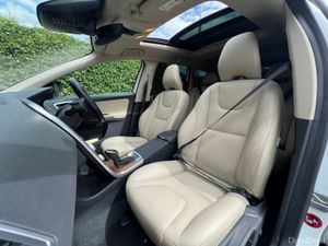 Volvo XC60 D4 CLASSIC 2.0 D // OPENING PAN ROOF // - Image 2