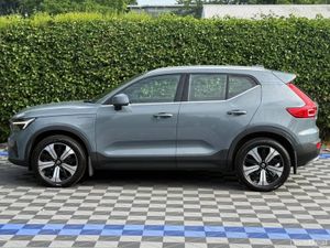 Volvo XC40 T4 CORE 1.5 HYBRID // DIAMOND CUT ALLOY - Image 3