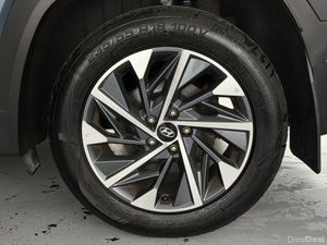 Hyundai Tucson ix35 Executive 5DR - Image 3