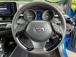 Toyota C-HR 1.8 HYBRID AUTO // HALF LEATHER SEATS - Image 4