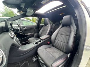 Mercedes-Benz A-Class A180 AMG-LINE 1.6 AUTO // OP - Image 2