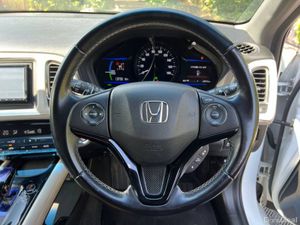 Honda Vezel 1.5 HYBRID AUTO // DIAMOND CUT ALLOYS - Image 4