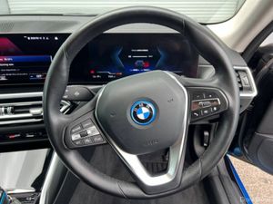 BMW i4 EDRIVE40 SPORT AUTO // APPLE CARPLAY/ANDROI - Image 4