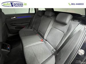 Volkswagen Golf 2.0 TDI Automatic, Low mileage, Re - Image 4