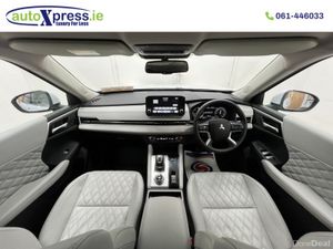 Mitsubishi Outlander 7 seats, PHEV 4WD, Low mileag - Image 2